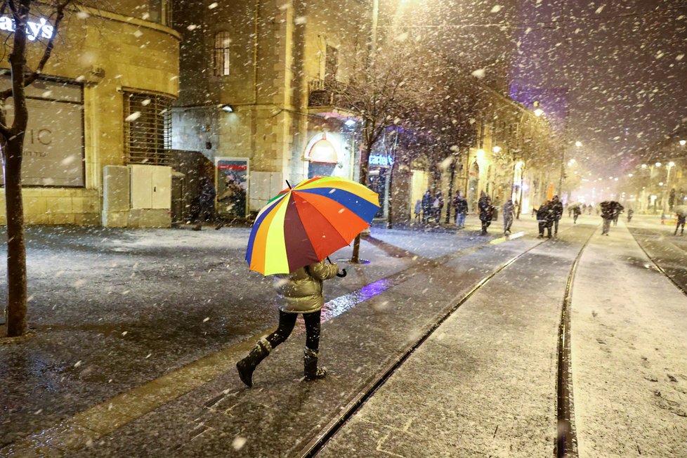 Pandemie v Izraeli: Jeruzalémem se přehnala sněhová bouře (leden 2022)