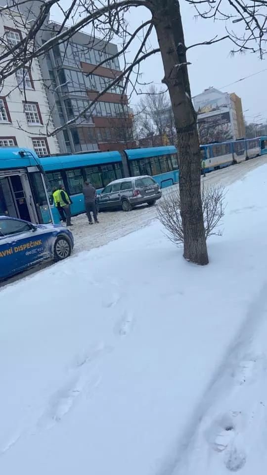 Tramvaje nabíraly v Ostravě ráno zpoždění až 45 minut. 