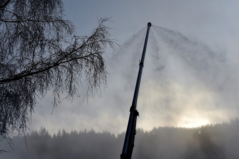 V lyžařském areálu Ski Bílá v Beskydech pokračovaly 6. prosince 2019 přípravy na zahájení zimní sezony.