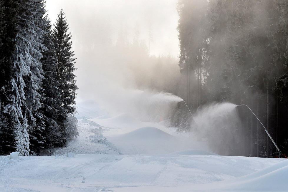 V lyžařském areálu Ski Bílá v Beskydech pokračovaly 6. prosince 2019 přípravy na zahájení zimní sezony sezony