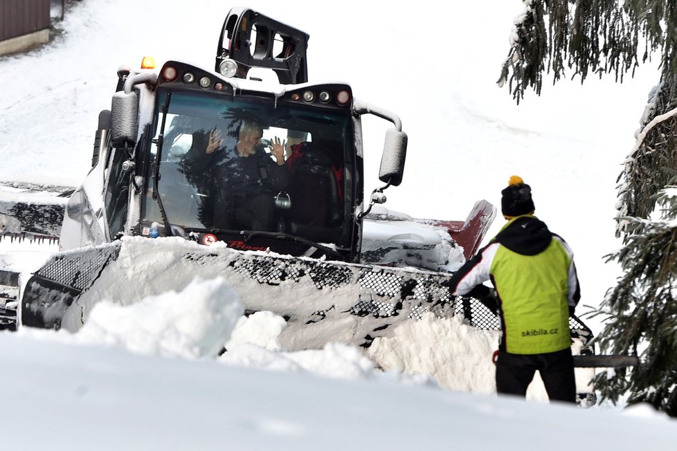 V lyžařském areálu Ski Bílá v Beskydech pokračovaly 6. prosince 2019 přípravy na zahájení zimní sezony sezony.