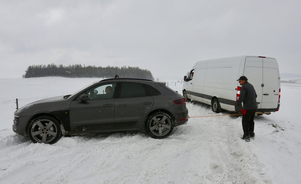 Sníh a vítr nadále komplikovaly dopravu v Moravskoslezském kraji.