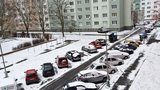 Sníh, mráz a silný vítr sužují Česko. Bez proudu se ocitlo na 10 000 domácností