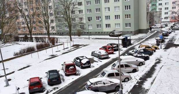 Sníh, mráz a silný vítr sužují Česko. Bez proudu se ocitlo na 10 000 domácností