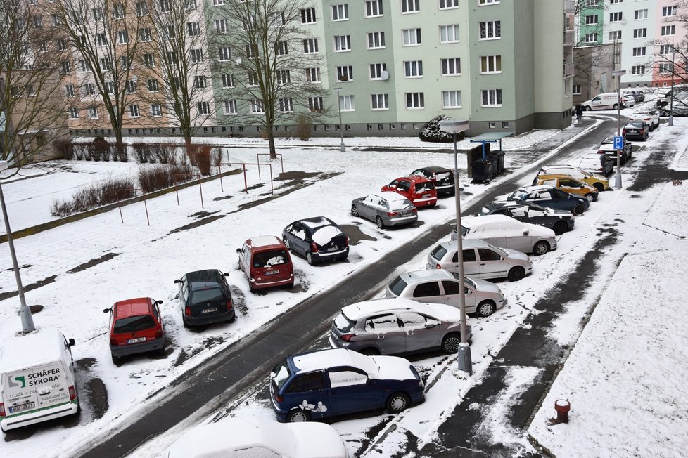 V Plzni napadlo od pátku do neděle až 5 cm. V neděli ráno bylo ve městě minus pět stupňů Celsia.
