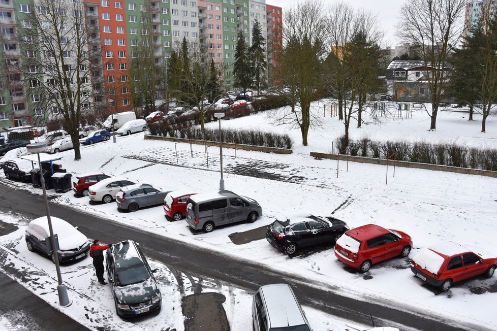 V Plzni napadlo od pátku do neděle až 5 cm. V neděli ráno bylo ve městě minus pět stupňů Celsia.