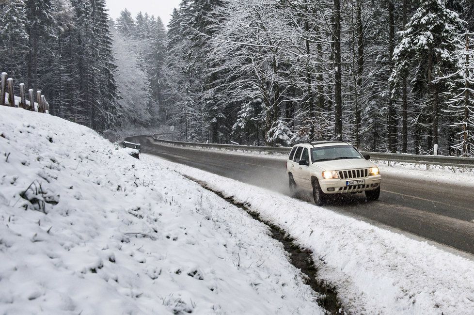 Sněhu v Česku o víkendu ubývat nebude.
