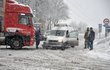 Takřka neprůhledná sněhová kalamita způsobila srážku aut u Duchcova.