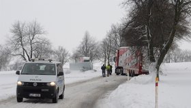 Dálnice D1 zkolabovala už ve středu odpoledne. Kolony dosahovaly desítek kilometrů. Řidičům nepomohlo ani to, když sjeli na objízdné trasy.