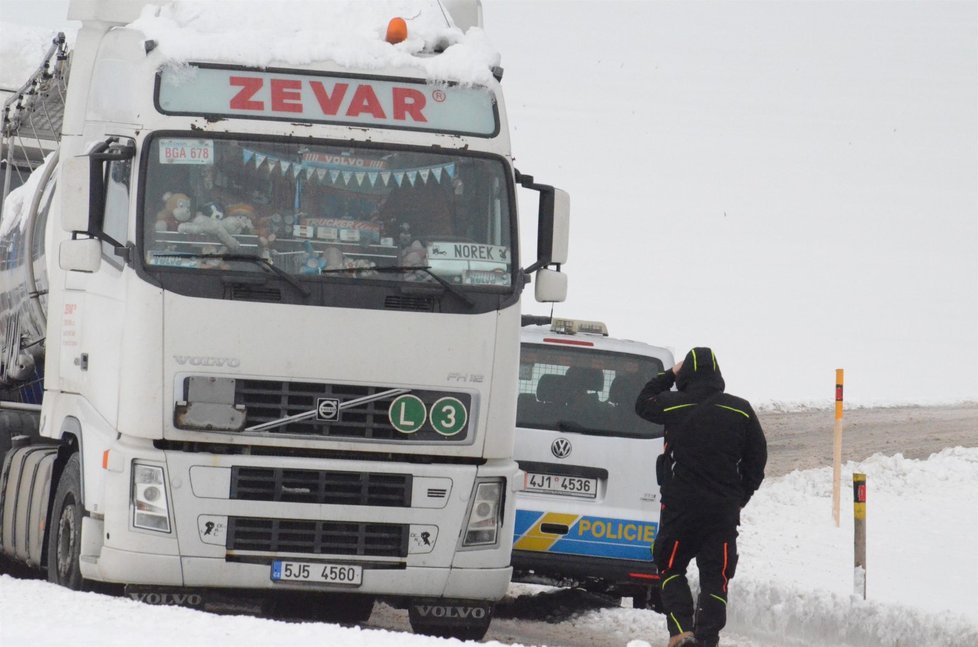 Na Moravě a ve Slezsku dnes napadne sedm až deset centimetrů sněhu. Sněží od rána a podle informací meteorologů by mělo sněžení odpoledne slábnout.