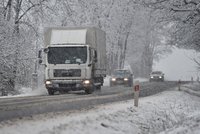 Varování pro řidiče i chodce: V pátek hrozí ledovka, pokryje východ Čech a západ Moravy