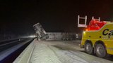 Sníh komplikuje dopravu, dálnici D5 zablokovala nehoda kamionu. Mrazy opět udeří, sledujte radar Blesku