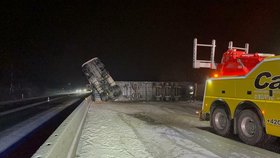 Nehoda kamionu zablokovala dálnici D5 směrem na Prahu (14.12.2022)