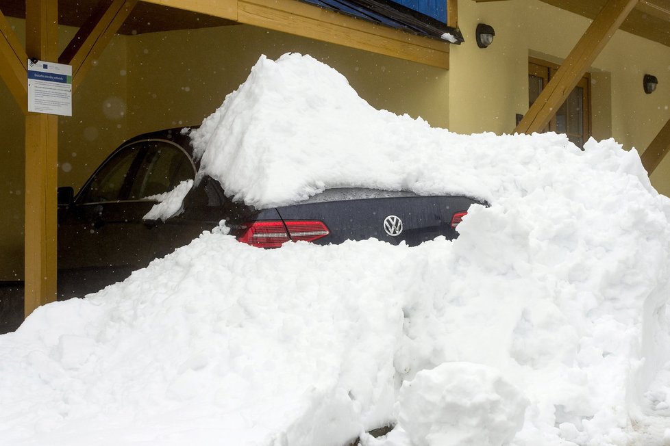 Řidiči, pozor na náledí. V noci může napadnout až 10 cm sněhu.