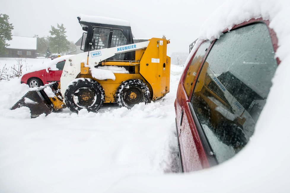 Řidiči, pozor na náledí. V noci může napadnout až 10 cm sněhu.