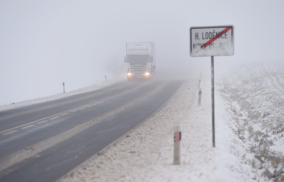 Počasí řidičům v Olomouckém kraji nepřeje.