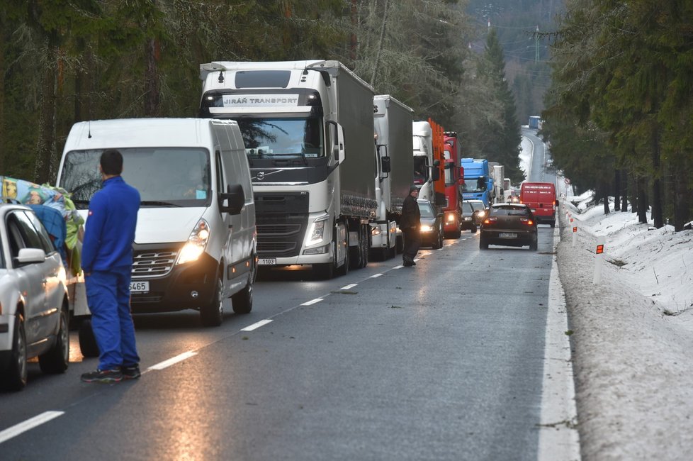 Počasí v Česku dává zabrat zejména řidičům