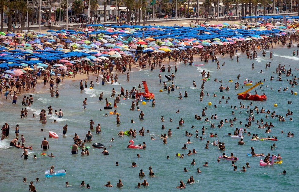 S vlnou veder se potýkají i ve Španělsku, o víkendu to může být téměř 50 °C.