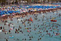 Ve Španělsku a Portugalsku bude o víkendu až 50 °C. Na koupání je to i u Baltu