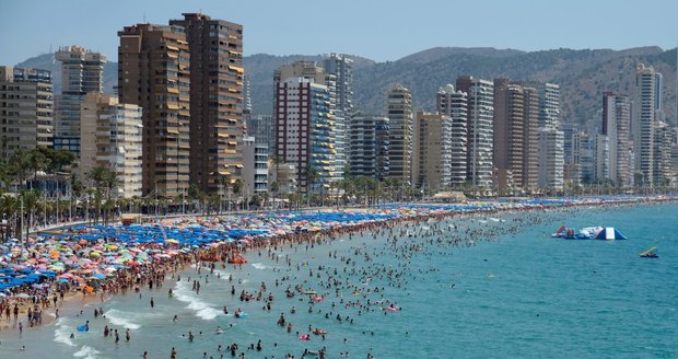 S vlnou veder se potýkají i ve Španělsku, o víkendu to může být téměř 50 °C.