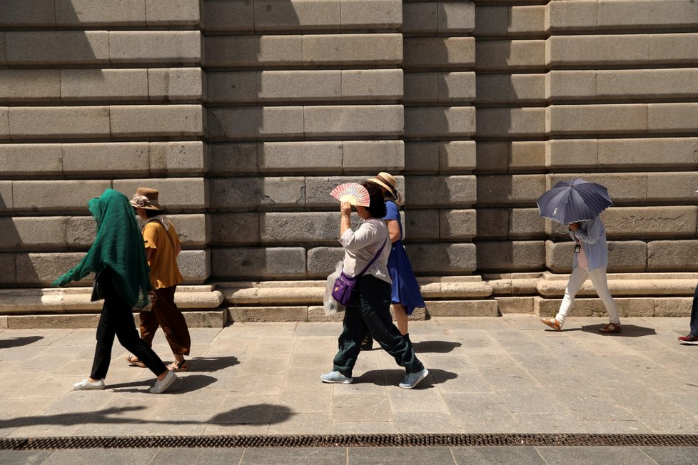 S vlnou veder se potýkají i ve Španělsku, o víkendu to může být téměř 50 °C