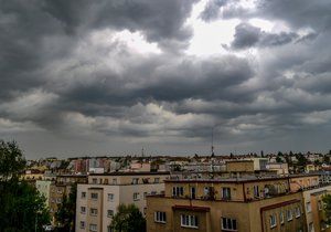 Sucho, déšť, pyl a teplotní rekordy - takové je nyní počasí v Česku.