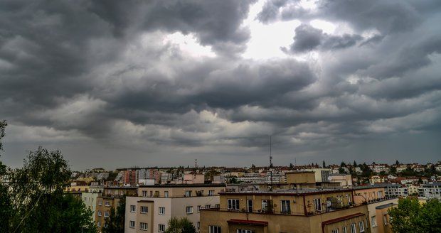 Silné bouřky bičují Česko, velmi silná byla na Prachaticku. Sledujte radar