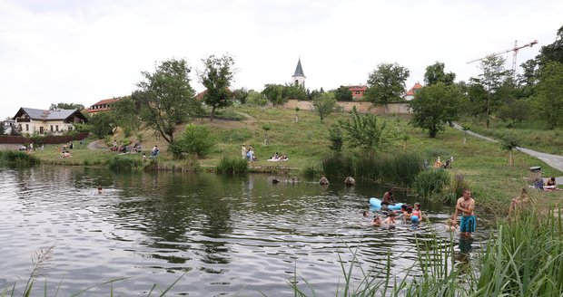 Teplé letní počasí v Česku vyzývá ke koupání