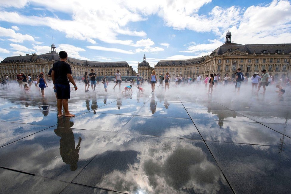 Osvěžení během parného léta ve francouzském Bordeaux