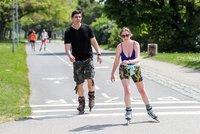 Slunečná sobota s nádechem léta brzy skončí. Předpověď odhaluje, kde v neděli udeří srážky