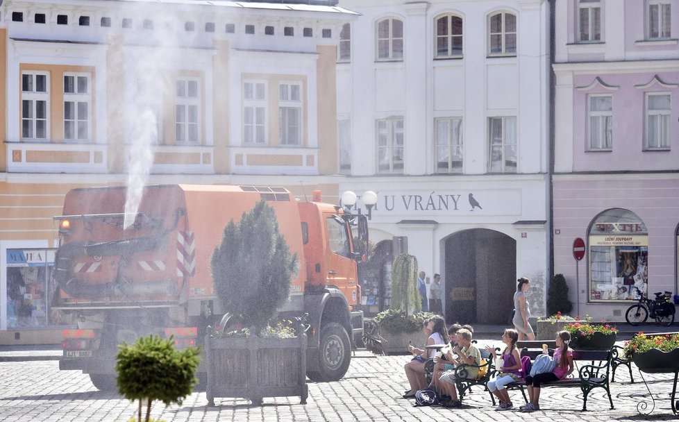 Tropické teploty budou přetrvávat i o víkendu.