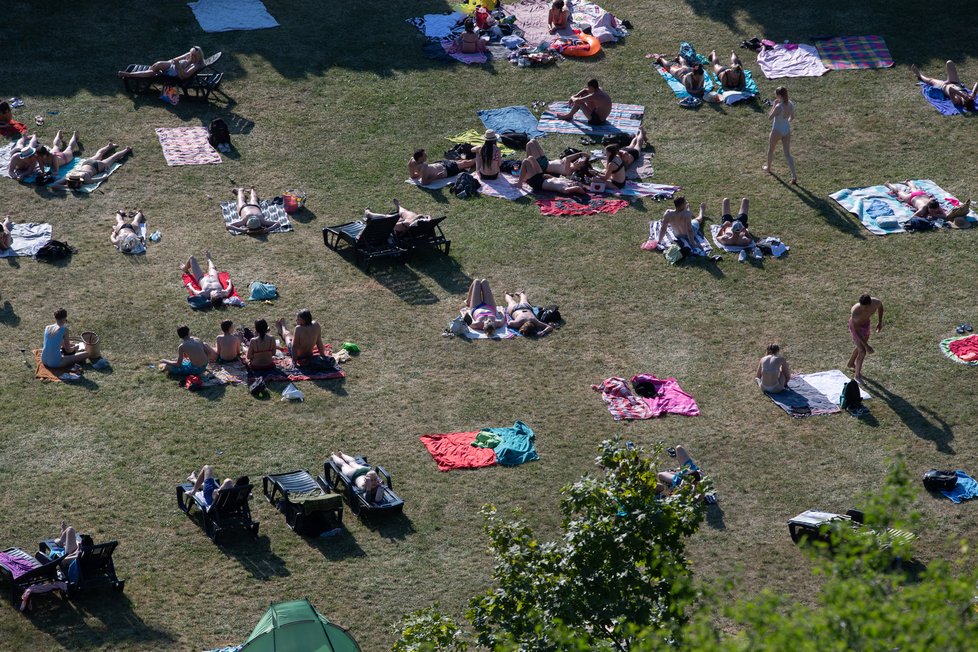 Češi si užívají tropického počasí (19.6.2021) 