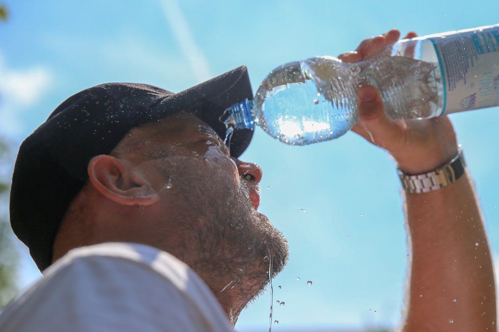 Noční teploty budou v pátek klesat na příjemné hodnoty k 16 až 12 °C. Nejvyšší teploty se zastaví vysoko – na 28 až 32 °C.