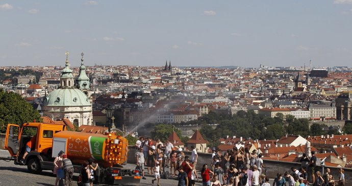 Vedro pořádně rozpálilo pražské ulice.