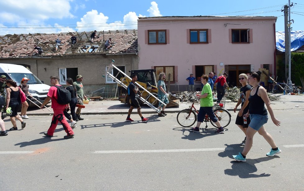 Odstraňování následku katastrofy v Lužicích na Hodonínsku. (26.6.2021)