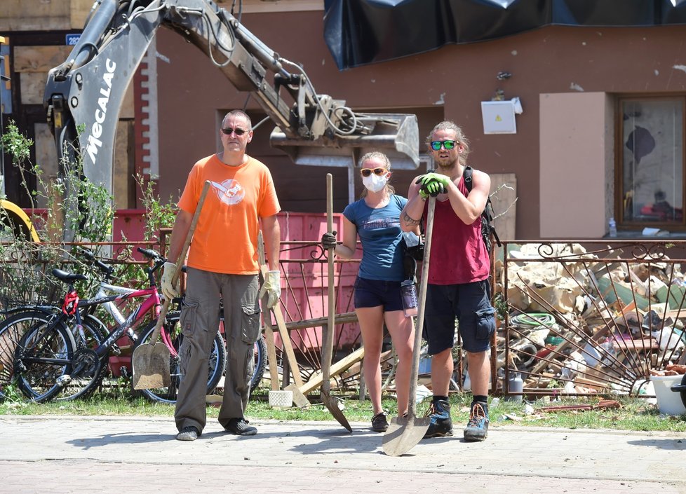 Odstraňování následků katastrofy v Lužicích na Hodonínsku. (26. 6. 2021)