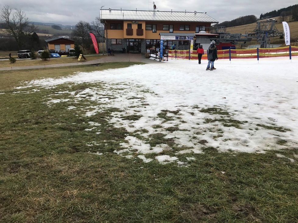 Sníh mizí v Podještědí každou hodinou. Javorník, 8 stupňů Celsia, 9:30 hodin