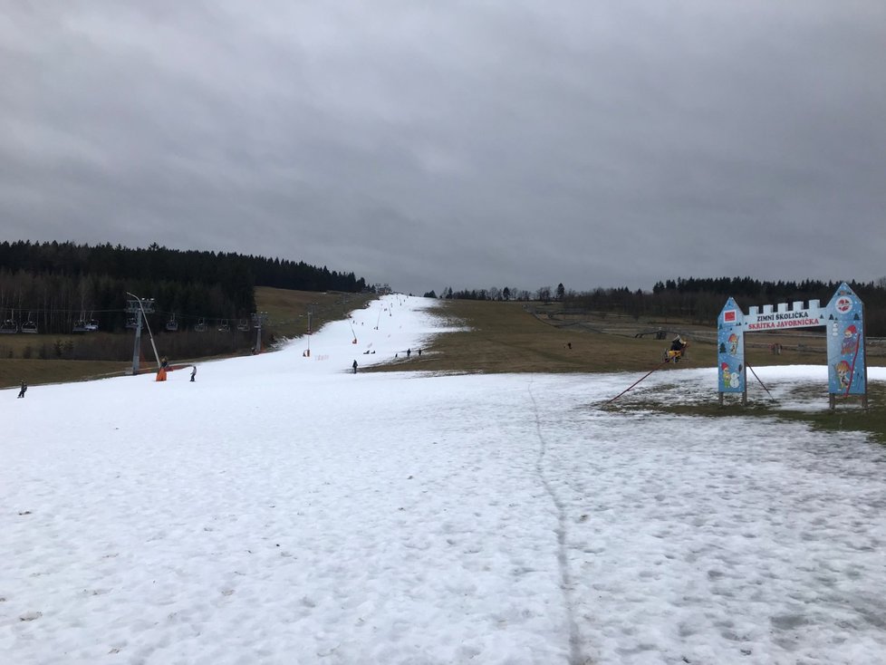 Sníh mizí v Podještědí každou hodinou. Javorník, 8 stupňů Celsia, 9:30 hodin