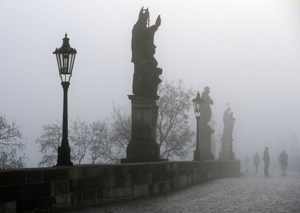 Počasí je aktuálně v různých částech velmi rozdílné. Někde ještě panuje podzim a stromy si drží barevné listy, někde je nasněženo několik centimetrů sněhu.