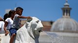 Rekordní vedra sužují polovinu Evropy: Itálie hlásí 43 °C, ve Francii umírali senioři