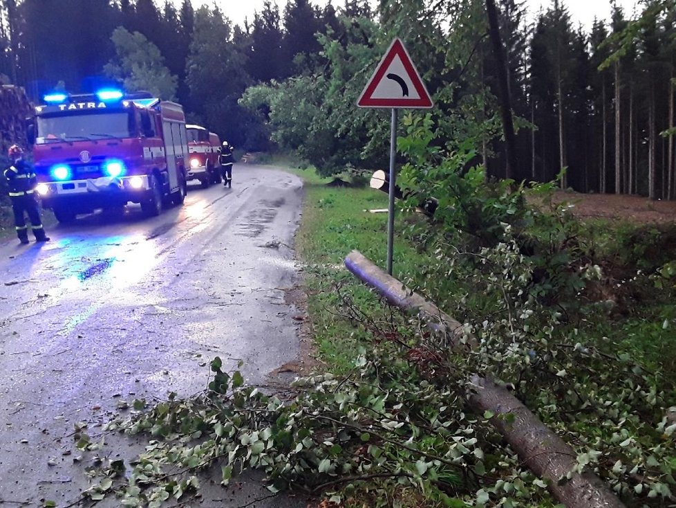 Hasiči řešili minulý týden na jižní Moravě v souvislosti s bouřkami více než 120 událostí