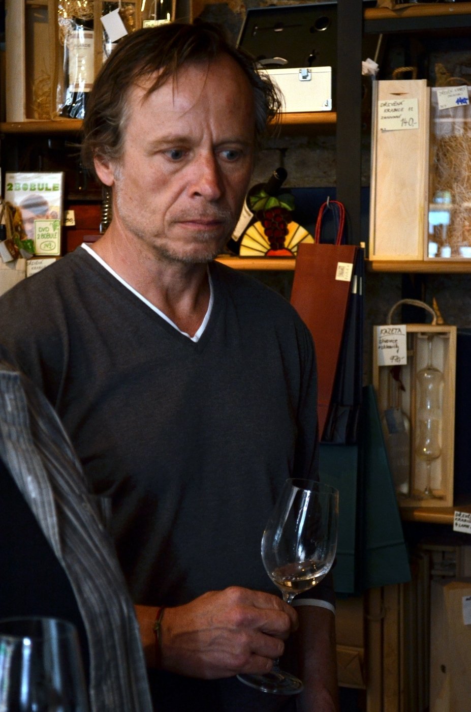 Nejobsazovanější český herec Karel Roden přijel do Brna ochutnat své víno z produkce Adámkova vinařství letos v květnu.
