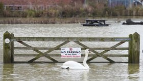 Po silných deštích se rozvodnily řeky po celé Británii (5. 1. 2024).