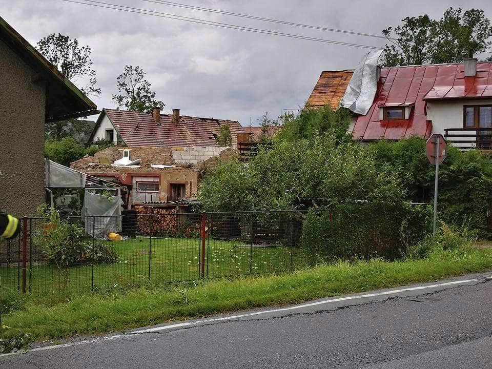 „Vichřice poničila třetinu vesnice.“ Zdrcený starosta popsal zkázu Bohuslavic