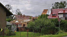 „Vichřice poničila třetinu vesnice.“ Zdrcený starosta popsal zkázu Bohuslavic.