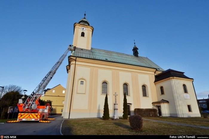 Hasiči na severu Moravy zaměstnala vichřice Sabine. Vyjížděli k popadaným stromům, uvolněným střechám i nehodám.