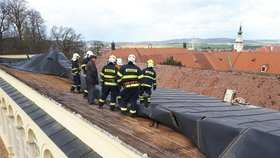 Střechu na zámeckém skleníku v Boskovicích strhla nedělní vichřice.