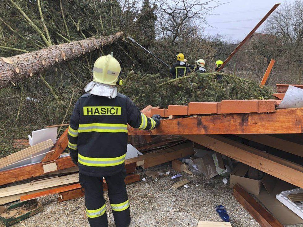 Vichřice Eberhard se prohnala Českem. Situace ve Středočeském kraji (11.3 2019)