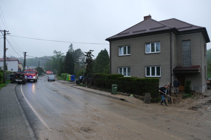 Šilheřovice na Opavsku jsou nejvíce postiženou obcí po vydatných lijácích. Bahno a voda tu zanesly domy, silnice i školu.