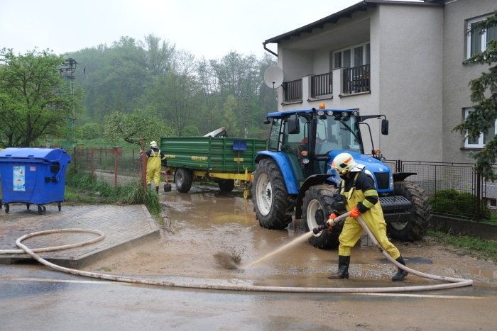 Šilheřovice na Opavsku jsou nejvíce postiženou obcí po vydatných lijácích. Bahno a voda tu zanesly domy, silnice i školu.